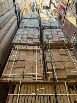 Целая "фура" гранитного отделочного кирпича - сам груз (без фуры) - V-SPORT Тренажеры УЗСИ ARMSSPORT